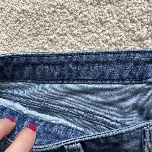 Vineyard Vines Jeans Women’s 4 Cropped Distressed Raw Hem Medium Blue Some Wear - Picture 4 of 16